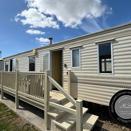 Seaview 190 - Ingoldmells - Pet Friendly, Wifi, Bed Linen - Close To Beach And Fantasy Island - Meadow Lakes Caravan & Lodge Hire المظهر الخارجي الصورة