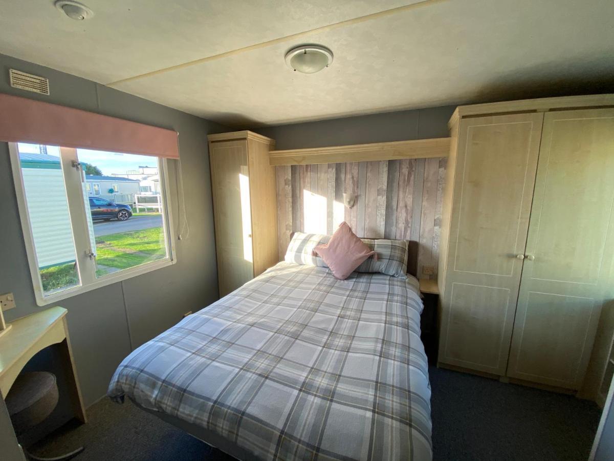 Seaview 190 - Ingoldmells - Pet Friendly, Wifi, Bed Linen - Close To Beach And Fantasy Island - Meadow Lakes Caravan & Lodge Hire المظهر الخارجي الصورة