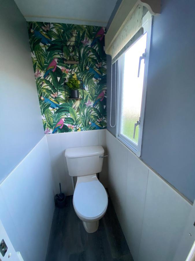 Seaview 190 - Ingoldmells - Pet Friendly, Wifi, Bed Linen - Close To Beach And Fantasy Island - Meadow Lakes Caravan & Lodge Hire المظهر الخارجي الصورة