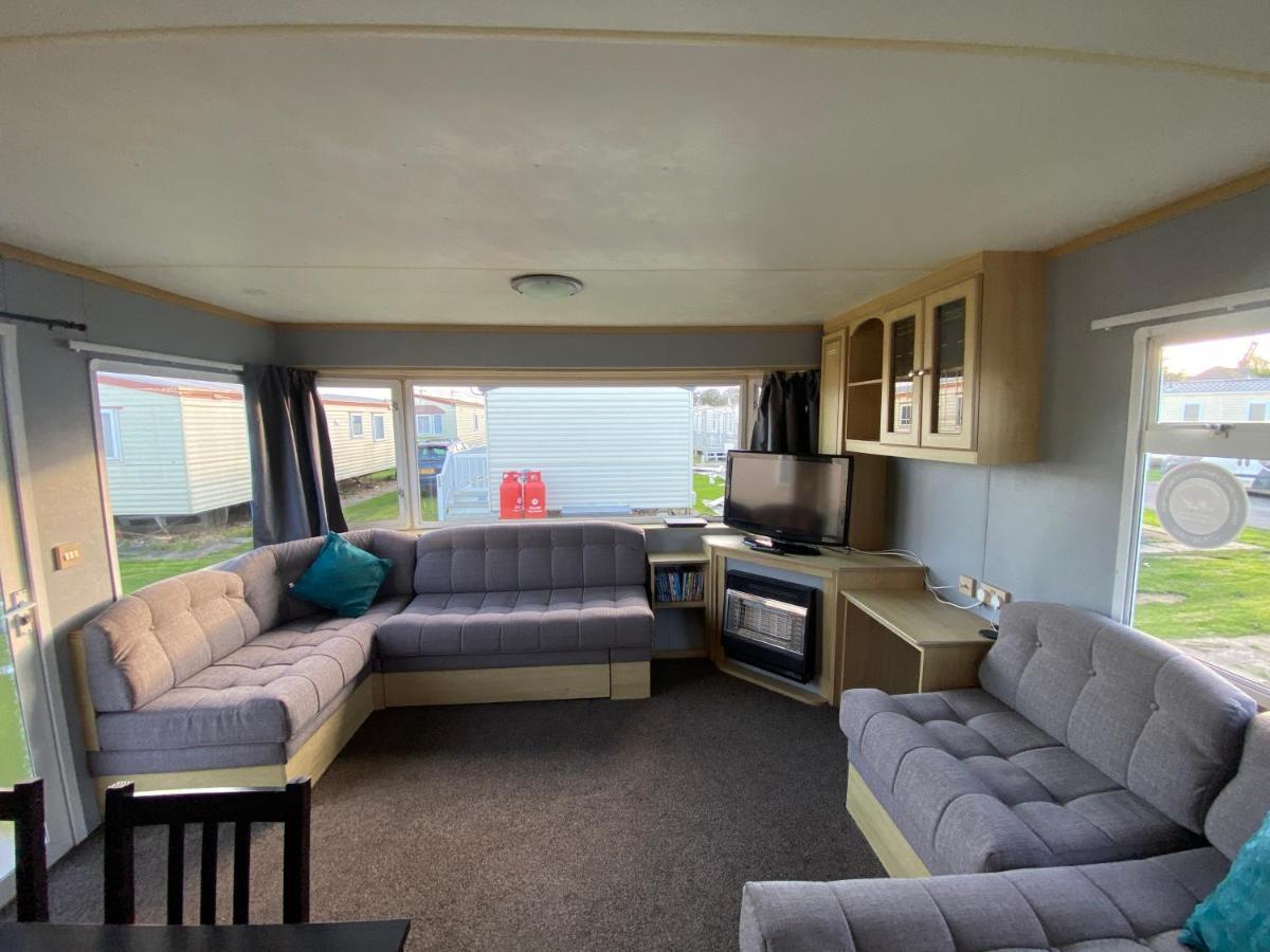 Seaview 190 - Ingoldmells - Pet Friendly, Wifi, Bed Linen - Close To Beach And Fantasy Island - Meadow Lakes Caravan & Lodge Hire المظهر الخارجي الصورة