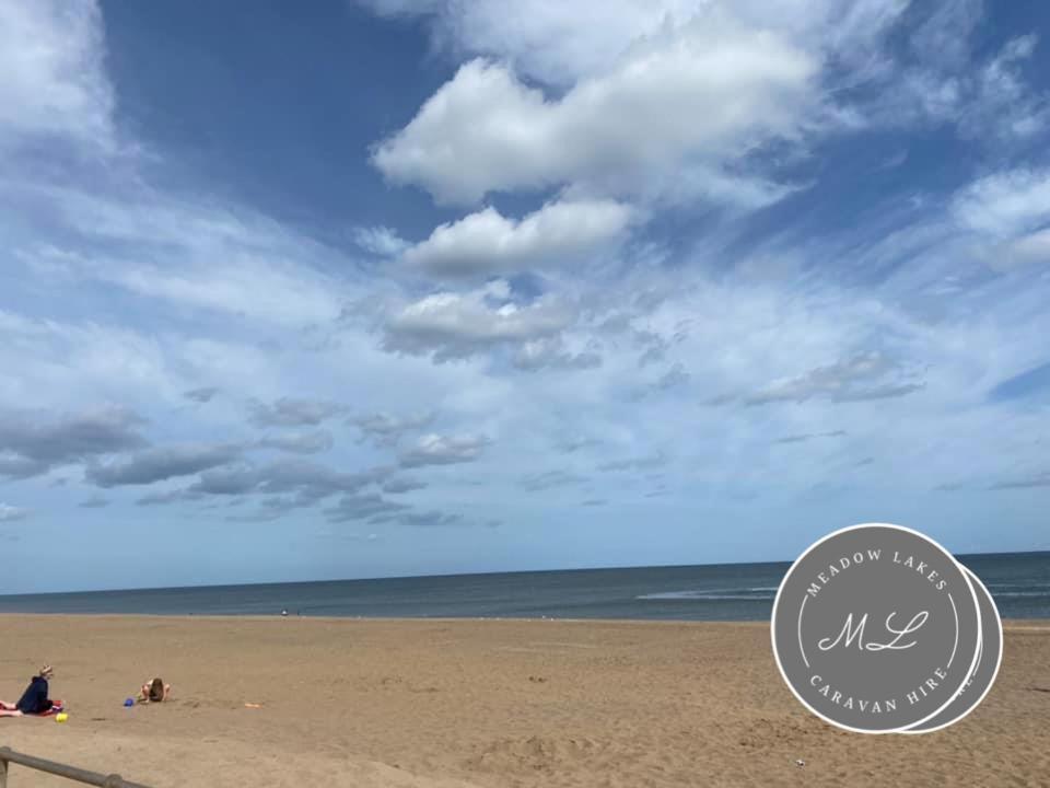 Seaview 190 - Ingoldmells - Pet Friendly, Wifi, Bed Linen - Close To Beach And Fantasy Island - Meadow Lakes Caravan & Lodge Hire المظهر الخارجي الصورة